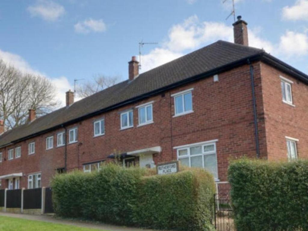 Lodge Park - 2 Minutes Walk To Stoke Hospital Bagian luar foto